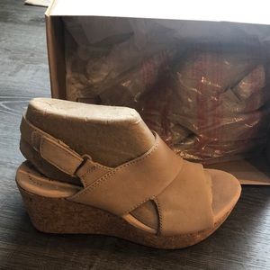 Clarks women’s Sandal Size 7W